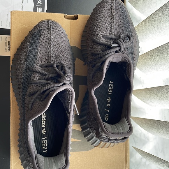 Yeezy Boost V2 Cinder Size 8 - Picture 2 of 7